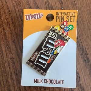 M&Ms pin (moving piece)